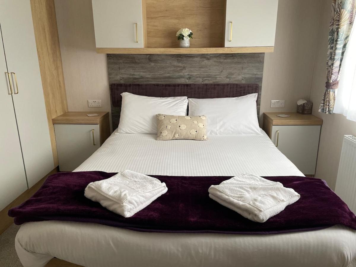 Luxury Caravan Cornwall Sleeps 4 Countryside View سانت أوستيل المظهر الخارجي الصورة