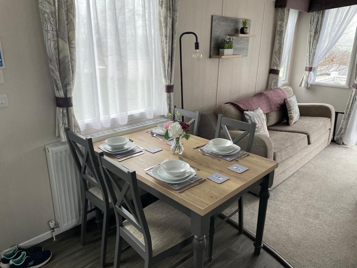 Luxury Caravan Cornwall Sleeps 4 Countryside View سانت أوستيل المظهر الخارجي الصورة