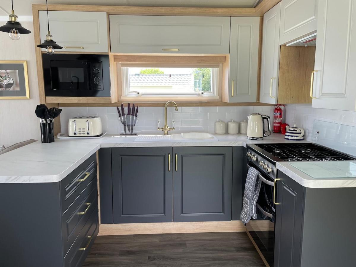 Luxury Caravan Cornwall Sleeps 4 Countryside View سانت أوستيل المظهر الخارجي الصورة